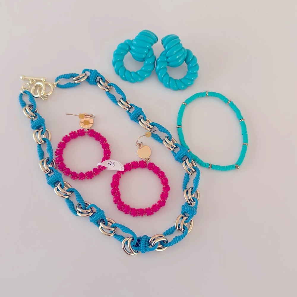 Set of jewe , great for gifting!